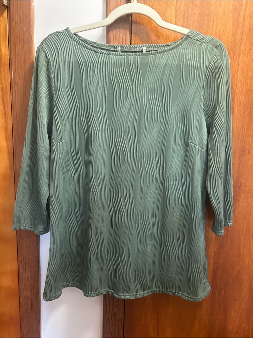 Women's Textured Wave-Pattern Long Sleeve Top - Olive Green